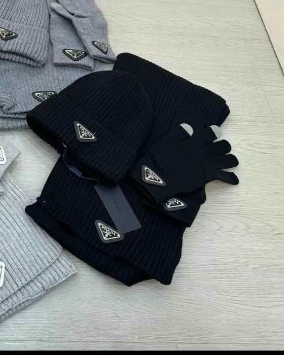 Комплект шарф, шапка, перчатки Prada BM46706261977 Комплект шарф, шапка, перчатки Prada BM46706261977