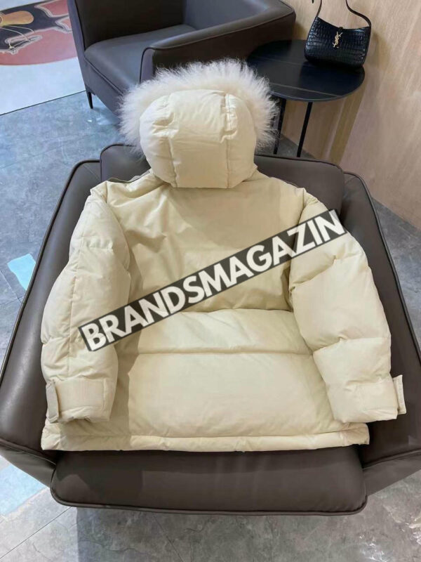 Пуховик Gucci BM45987459177 2