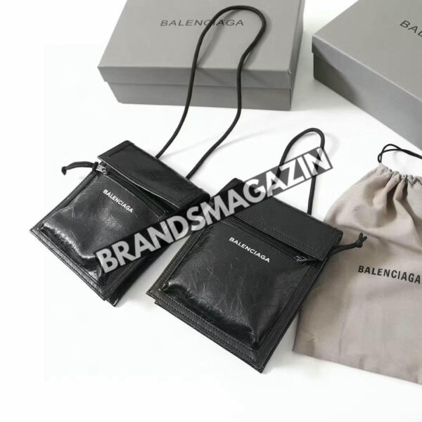 Сумка-мессенджер Balenciaga BM47238664077