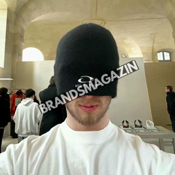 Шапка Balenciaga BM46448572877