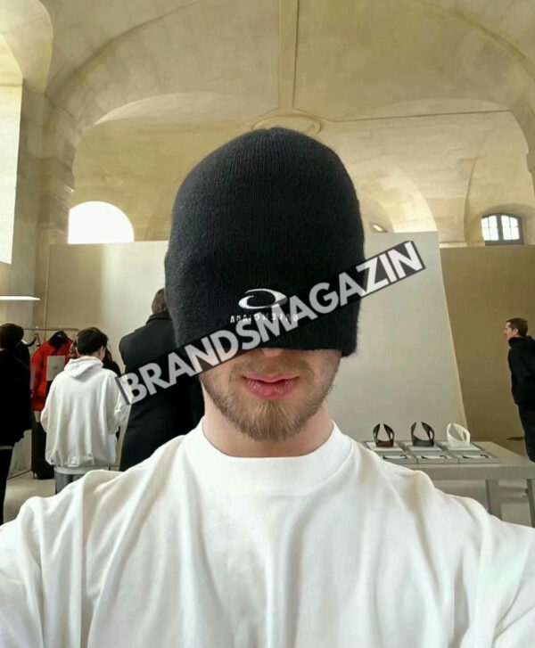 Шапка Balenciaga BM46448572877