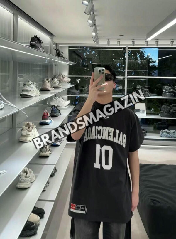 Футболка Balenciaga BM47444127677 3