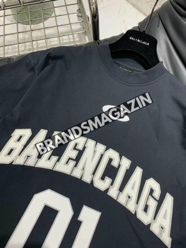 Футболка Balenciaga BM47444127677 4