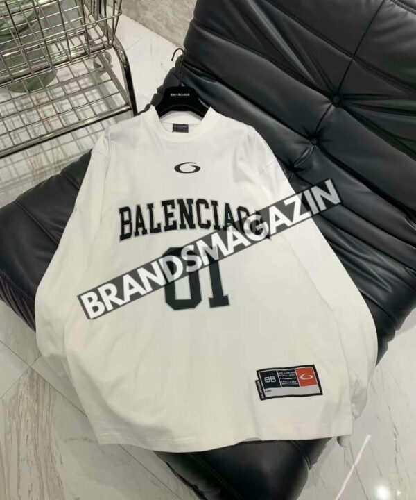 Свитшот Balenciaga BM47444857777 Свитшот Balenciaga BM47444857777