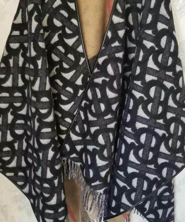 Пончо Burberry BM45735557277 Пончо Burberry BM45735557277