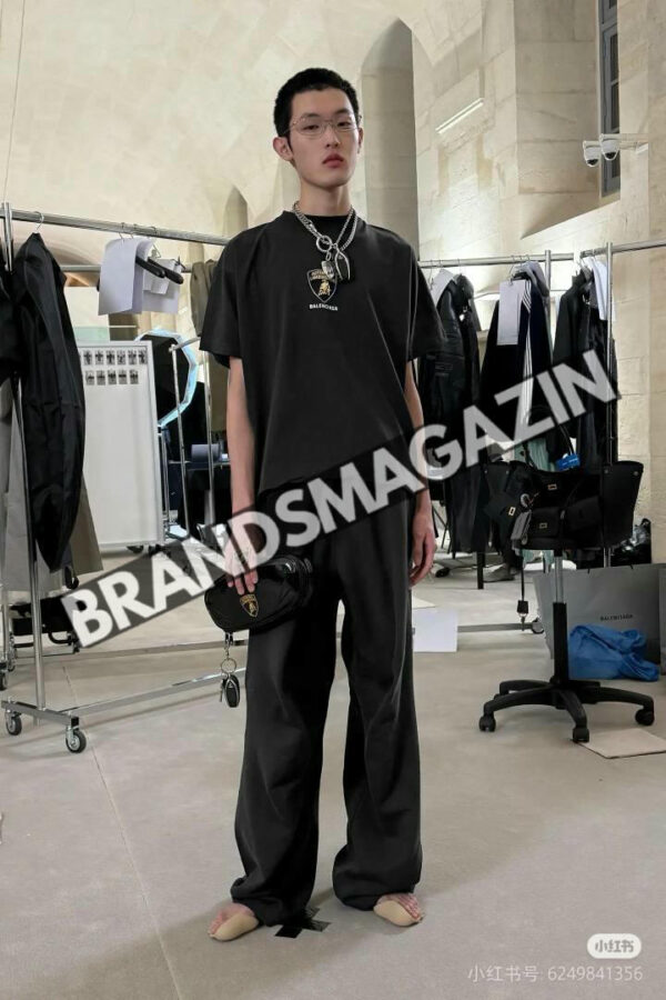 Футболка Balenciaga BM47462254377 8