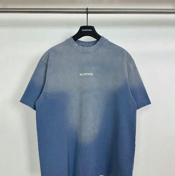 Футболка Balenciaga BM69725777