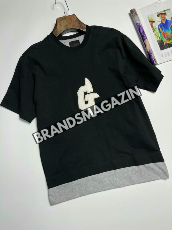 Футболка Givenchy BM70520077