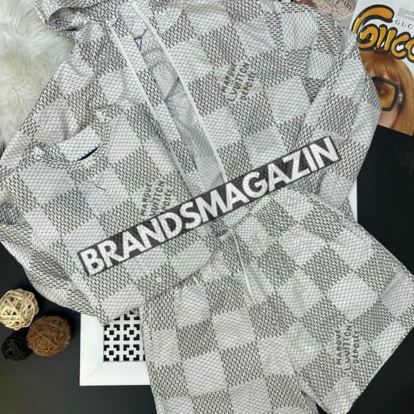 Прогулочный костюм (тройка) Louis Vuitton BM71844477