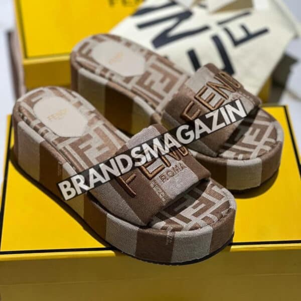 Шлепанцы Fendi BM72228777