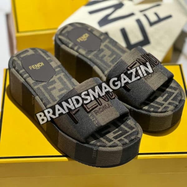 Шлепанцы Fendi BM72228677