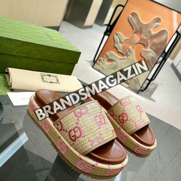 Шлепанцы Gucci BM71877377