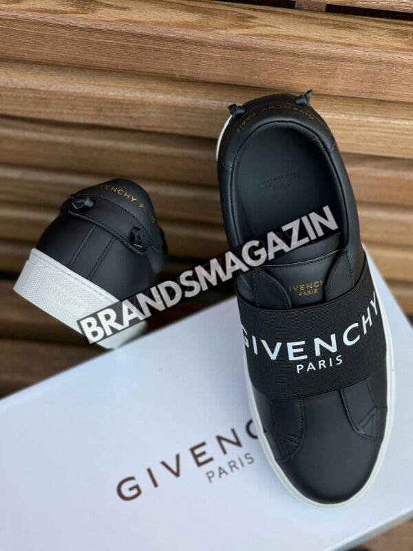 Слипоны Givenchy BM68992477 9