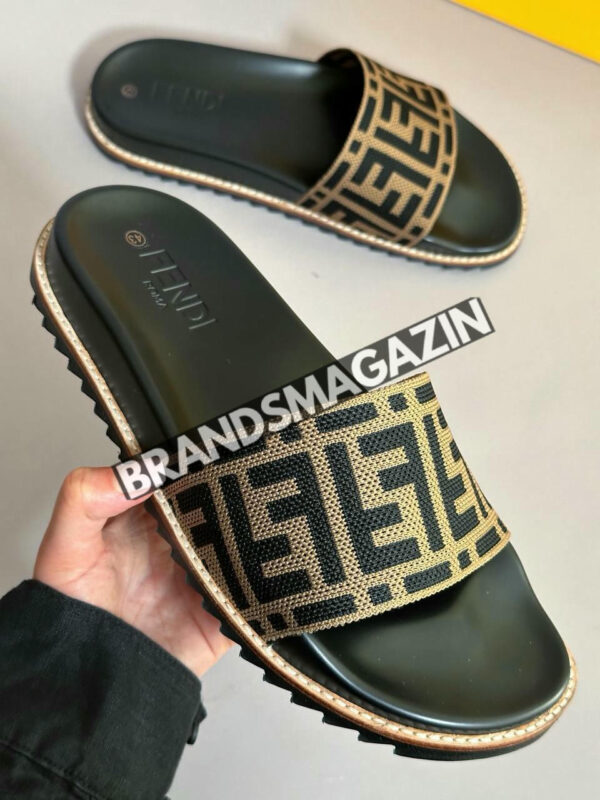 Шлепанцы Fendi BM71652877