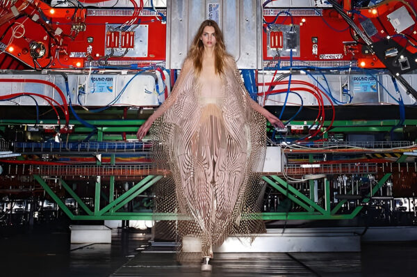 Когда мода сталкивается с наукой: Iris Van Herpen и Ник Найт в ЦЕРН
