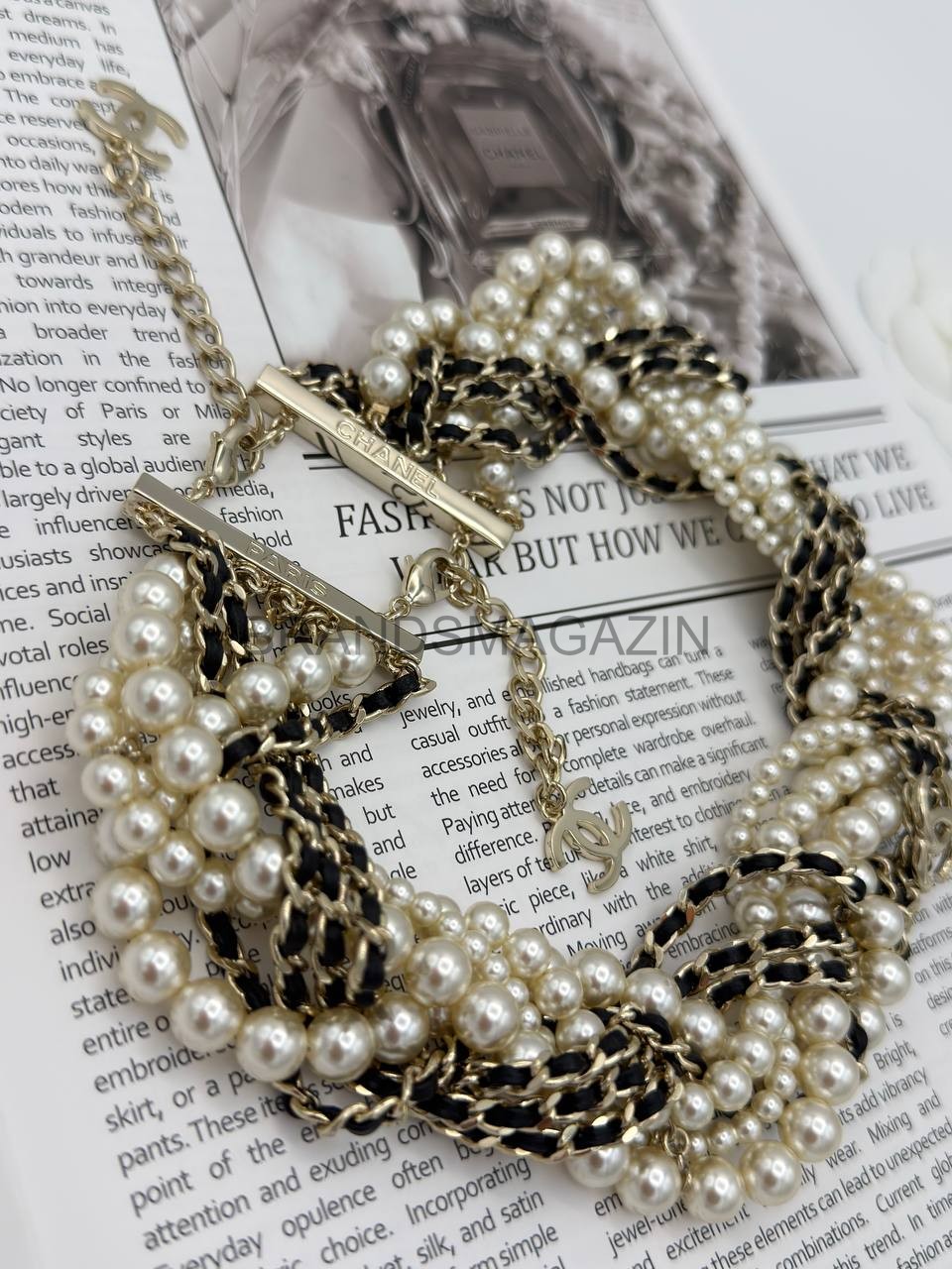 Элегантное колье Chanel с гравировкой бренда BM7777710 8 Элегантное колье Chanel с гравировкой бренда BM7777710 8