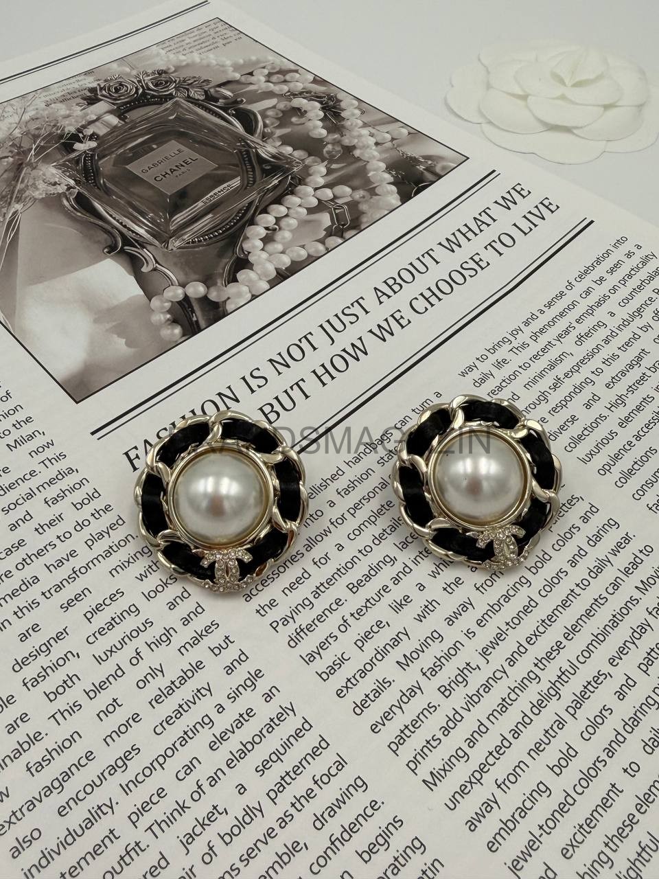 Элегантное колье Chanel с гравировкой бренда BM7777710 10 Элегантное колье Chanel с гравировкой бренда BM7777710 10